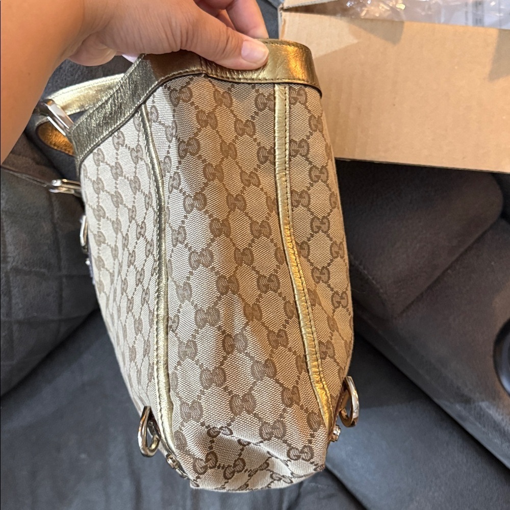 Gucci Beige and Gold Signature Tote - Picture 5 of 8